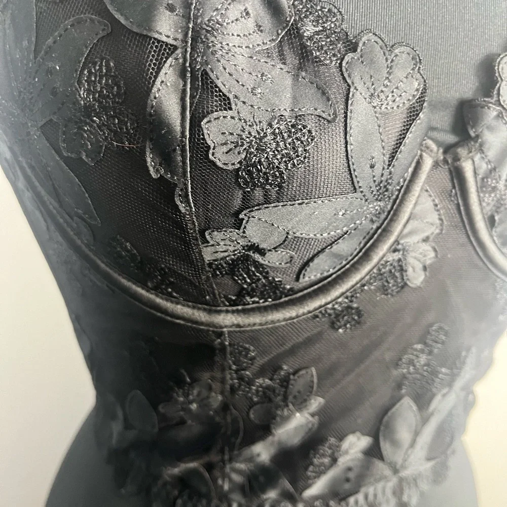 Victoria’s Secret very sexy lined balconet floral lace size 34B